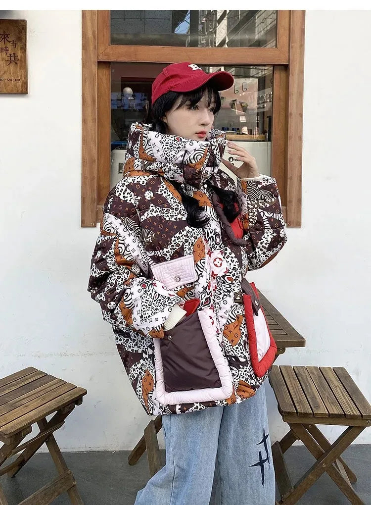 2023 Europäische Station Winter Neue Daunenjacke Damen Warm Mode Kurze Farb-Patchwork Graffiti dicke Weiße Entendaunenjacke