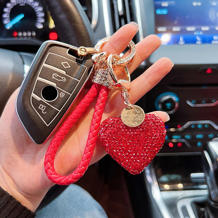 Strass-Diamant, voll besetzter Liebes-Schlüsselanhänger, Lederseil, Kreuzanhänger, herzförmiger Auto-Schlüsselanhänger, exquisite Damenschlüsselanhänger.