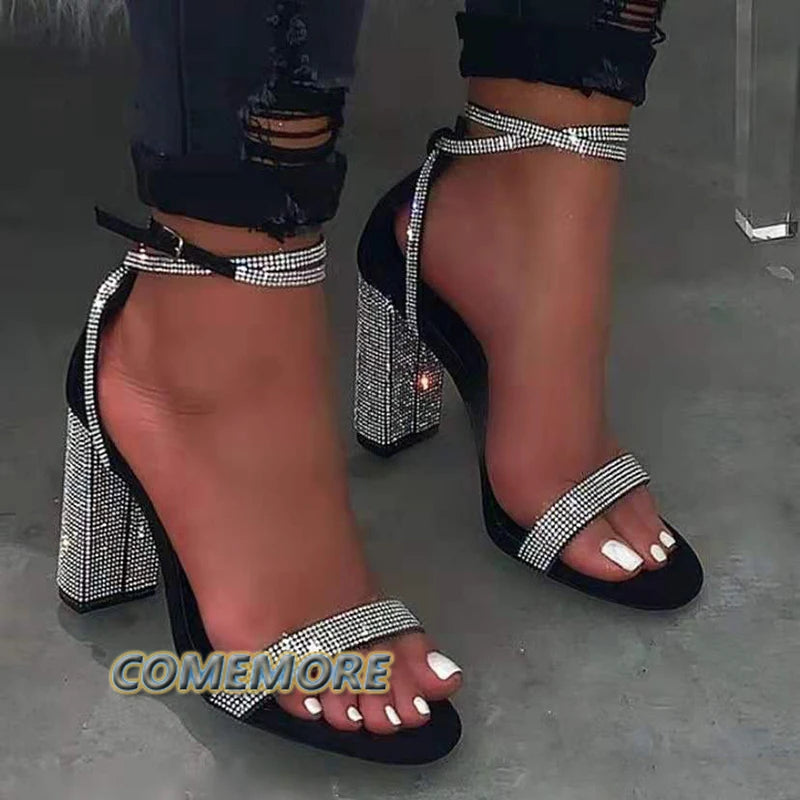 Glänzende goldene Strasssteine Chunky Heels Sandalen Damen Sexy Kreuz Knöchelriemen Silber High Heels Sommer Party Kleiderschuhe Damen Pumps