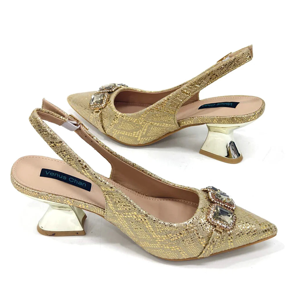 2024 Strass Spitz Zehen High Heels Schuhe und Taschen Set für Damen Hochzeit und Party Elegante Luxusmode in Weinrot