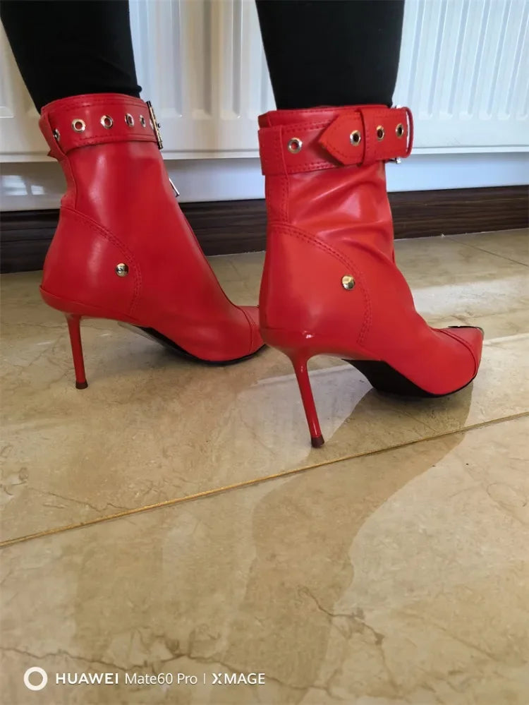 Gürtelschnalle Reißverschluss vorne Modenschau Stiefeletten Damen Herbst Winter Neu Spitz Metallverzierung Rote High Heels Ankle Boots