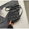 Vintage Y2K Kleine Kettennieten-Umhängetasche Herzförmige Geldbörse Handtasche Rotes PU-Leder Gothic Tote Bag Mode Frauen Umhängetasche