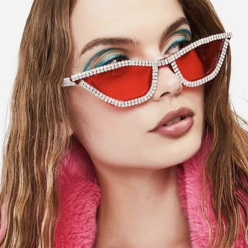 KLASSNUM Luxuriöse Cat-Eye-Sonnenbrille für Damen und Herren, modische Diamant-Dreieck-Marken-Designer-Glitzer-Sonnenbrille UV400 Shades Brille