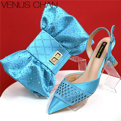 Neueste italienische Damenschuhe und passende Taschen, verziert mit Strasssteinen, elegante spitze Zehenpartie, Brautschuhe