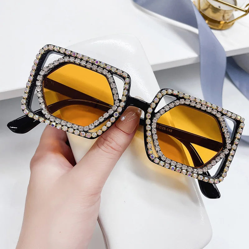Quadratische Luxus Diamanten Sonnenbrille Damen Punk Mode Strass Sonnenbrille Weiblich Glänzend Sexy Gelbe Linse Brille Schatten Handgemacht