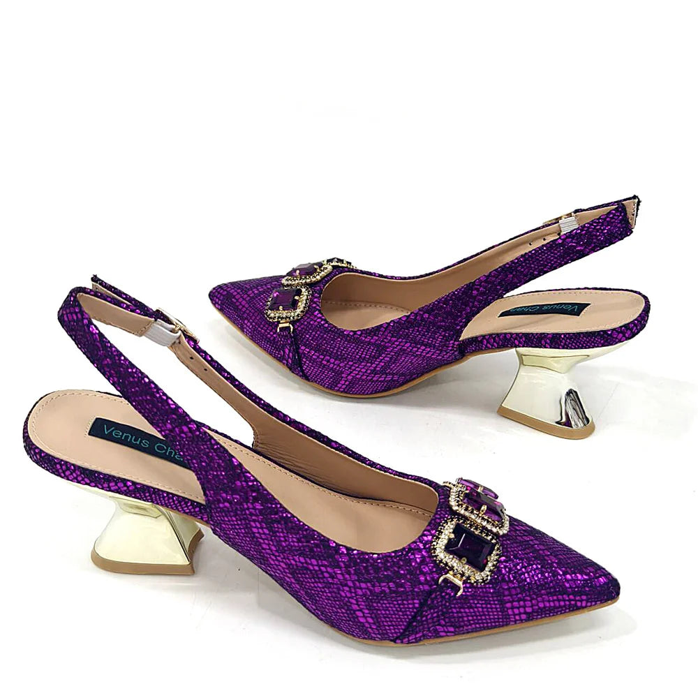2024 Strass Spitz Zehen High Heels Schuhe und Taschen Set für Damen Hochzeit und Party Elegante Luxusmode in Weinrot