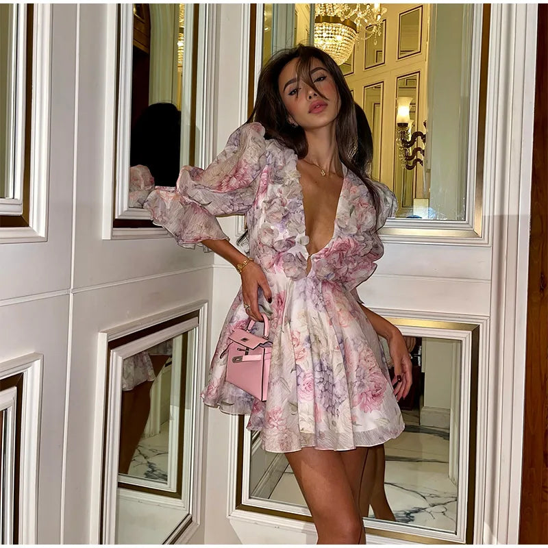 Damen Batik 3D Blumen Tief V-Ausschnitt ausgestellte Ärmel Minikleider Mode Slim Bedruckt Mehrfachfalten Vestidos Neue Damen Urlaubskleidung