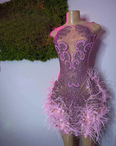 Atemberaubende glitzernde Luxus-Diamanten Damen Geburtstag Party Cocktailkleider Sexy transparente rosa Feder Mini kurze Ballkleider 2025