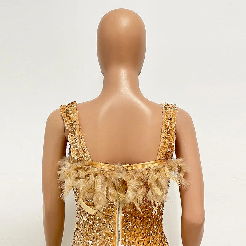 Frühlings- und Sommer-Damenkleidung MINI Kurzes einfarbiges neues Wind-Pailletten-Neckholder-Strandkleid One-Shoulder-Federn Spice G