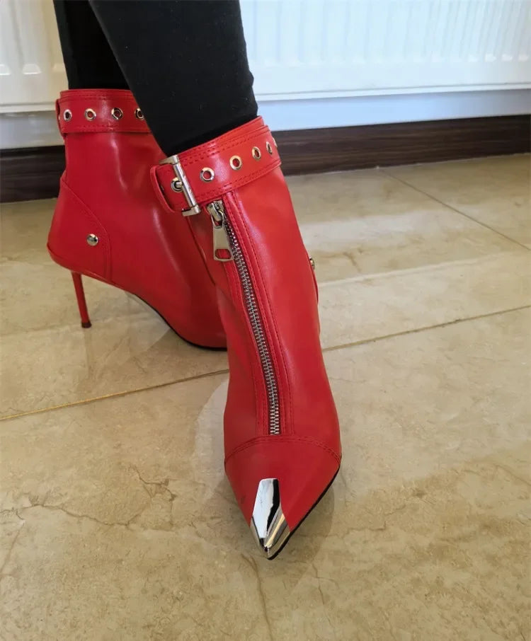 Gürtelschnalle Reißverschluss vorne Modenschau Stiefeletten Damen Herbst Winter Neu Spitz Metallverzierung Rote High Heels Ankle Boots