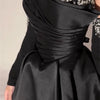 Bella Schwarzer Satin Perlen Abendkleider One Shoulder A-Linie Ballkleider Maßgeschneiderte Lange Ärmel Bodenlanges Hochzeitskleid