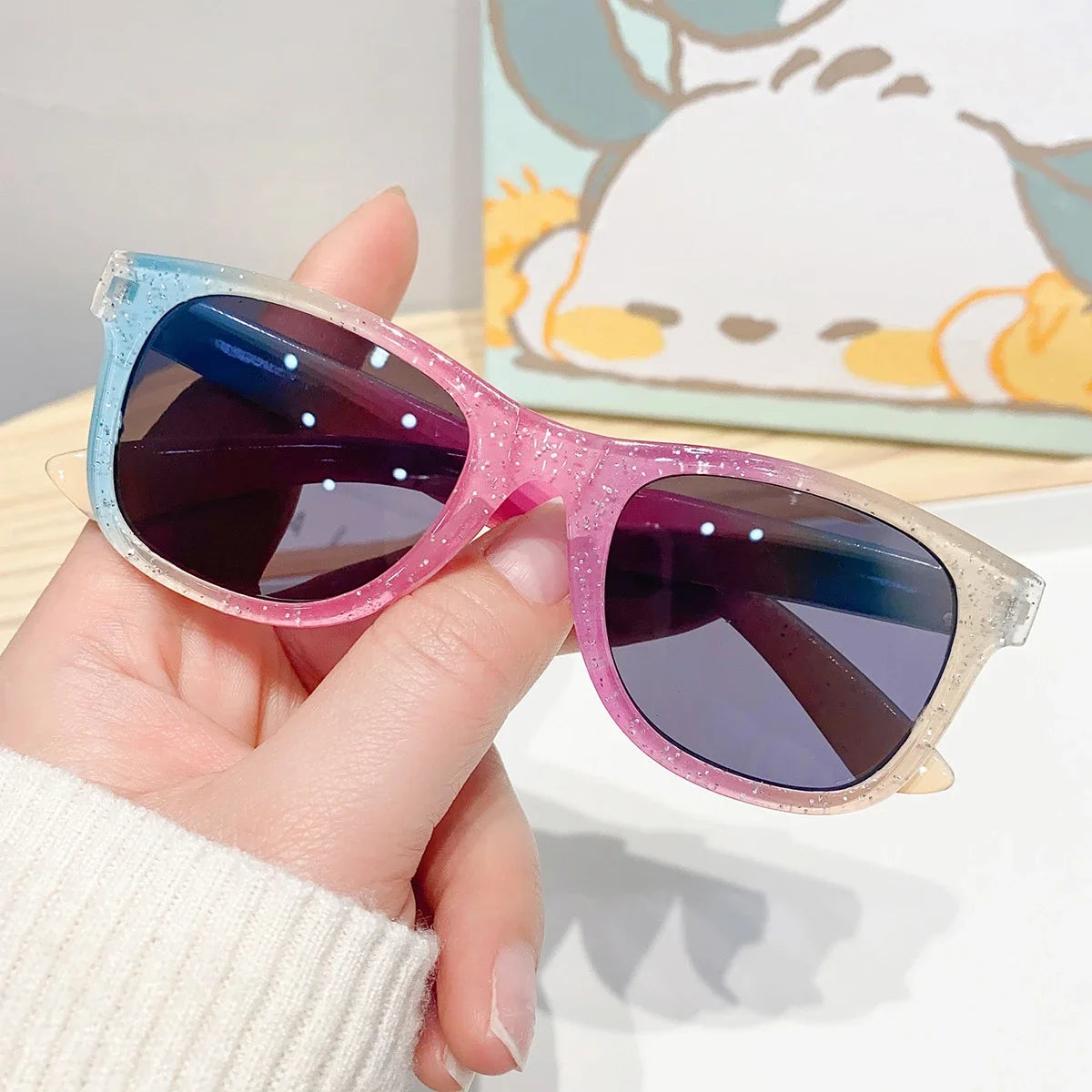 2024 Neue trendige coole bunte glänzende quadratische Sonnenbrille für Kinder Mädchen Trendige modische süße Sonnenbrille Kinderbrille
