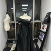 Bella Schwarzer Satin Perlen Abendkleider One Shoulder A-Linie Ballkleider Maßgeschneiderte Lange Ärmel Bodenlanges Hochzeitskleid