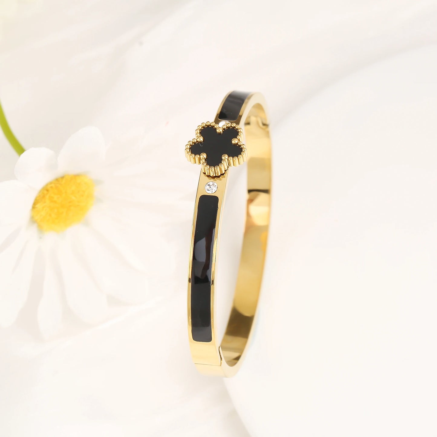 6 Farben Klassisch Luxuriös Edelstahl Fünfblattblume Offener Armreif Schlicht für Damen Mädchen Party Trend Emaille Schmuck Kleeblatt
