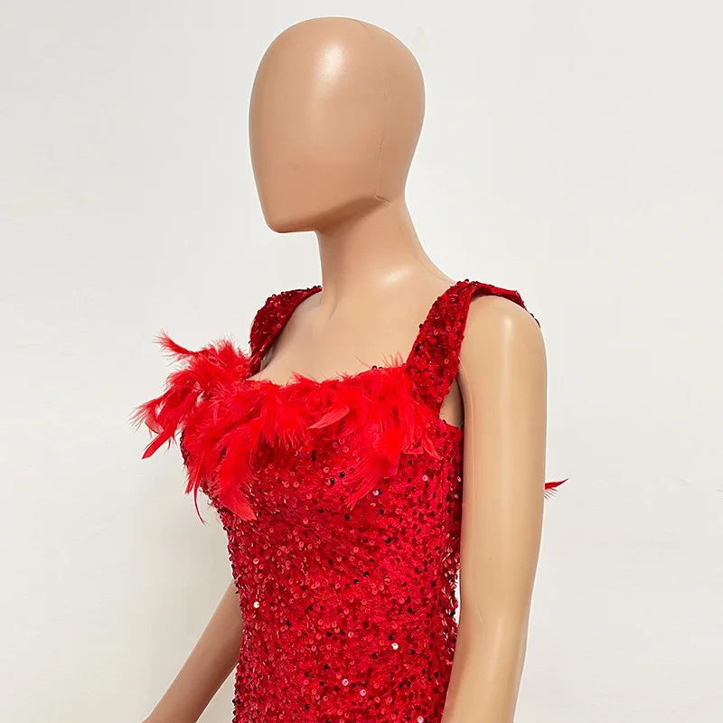 Frühlings- und Sommer-Damenkleidung MINI Kurzes einfarbiges neues Wind-Pailletten-Neckholder-Strandkleid One-Shoulder-Federn Spice G