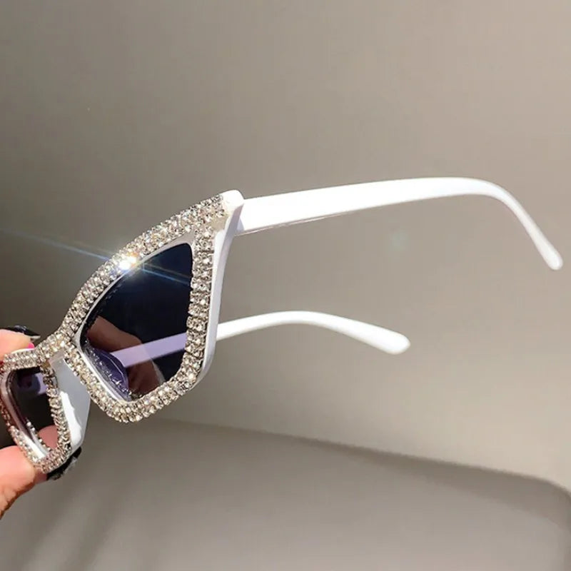 KLASSNUM Luxuriöse Cat-Eye-Sonnenbrille für Damen und Herren, modische Diamant-Dreieck-Marken-Designer-Glitzer-Sonnenbrille UV400 Shades Brille