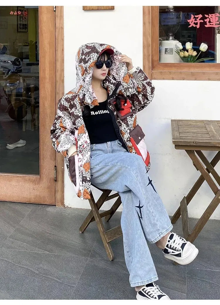 2023 Europäische Station Winter Neue Daunenjacke Damen Warm Mode Kurze Farb-Patchwork Graffiti dicke Weiße Entendaunenjacke