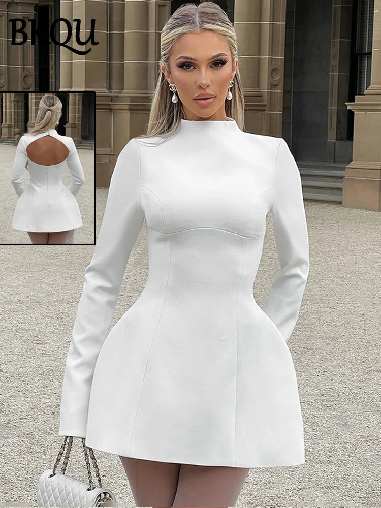 BKQU Elegantes schulterfreies Langarm-Minikleid für Damen, sexy trägerloses, rückenfreies, schmales A-Linien-Kurzleid, elegantes Party-Vestido