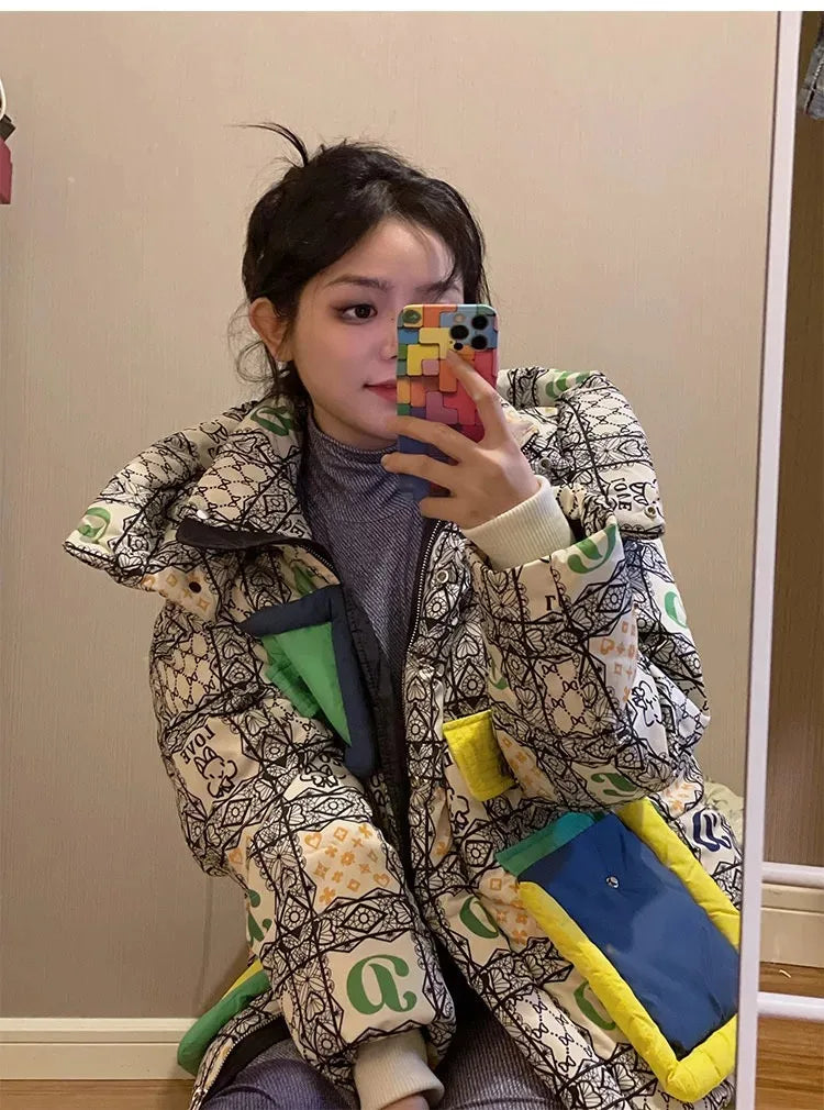 2023 Europäische Station Winter Neue Daunenjacke Damen Warm Mode Kurze Farb-Patchwork Graffiti dicke Weiße Entendaunenjacke