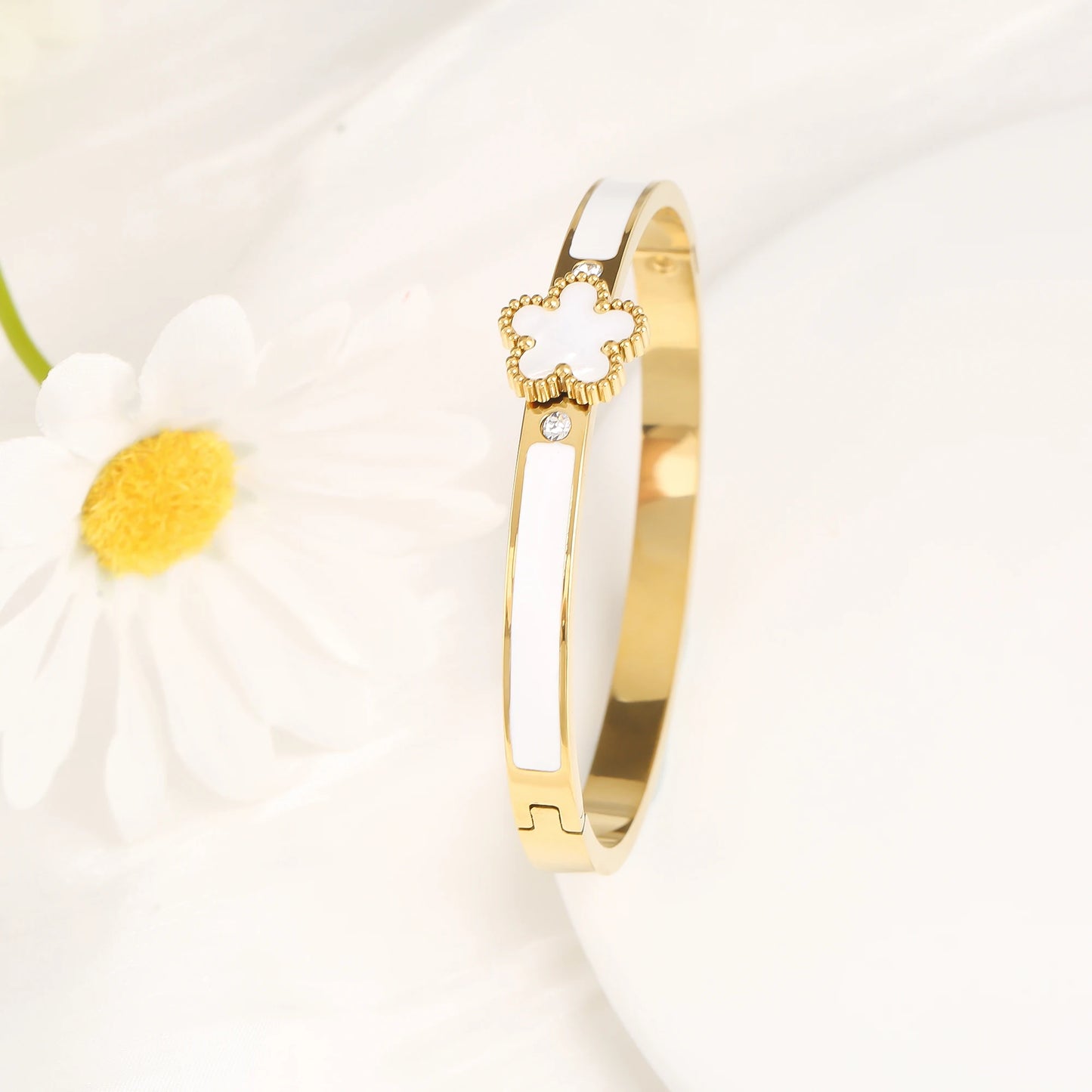 6 Farben Klassisch Luxuriös Edelstahl Fünfblattblume Offener Armreif Schlicht für Damen Mädchen Party Trend Emaille Schmuck Kleeblatt