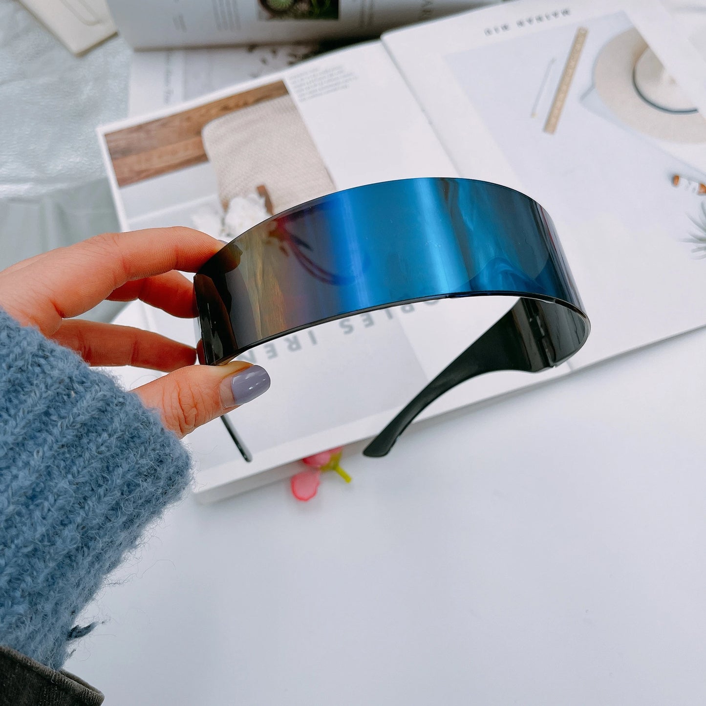 Futuristic Narrow Visor women Sunglasses Laser Eyeglasses Personality Mirrored Lens Eyewear Glasses integrated Men sun glasses