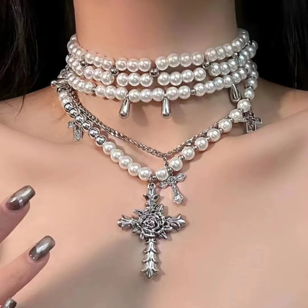 Goth Rosenblume Imitation Perlen Kreuz Anhänger Halskette für Frauen Mehrlagige Perlenketten Ästhetischer Vintage Luxus Schmuck