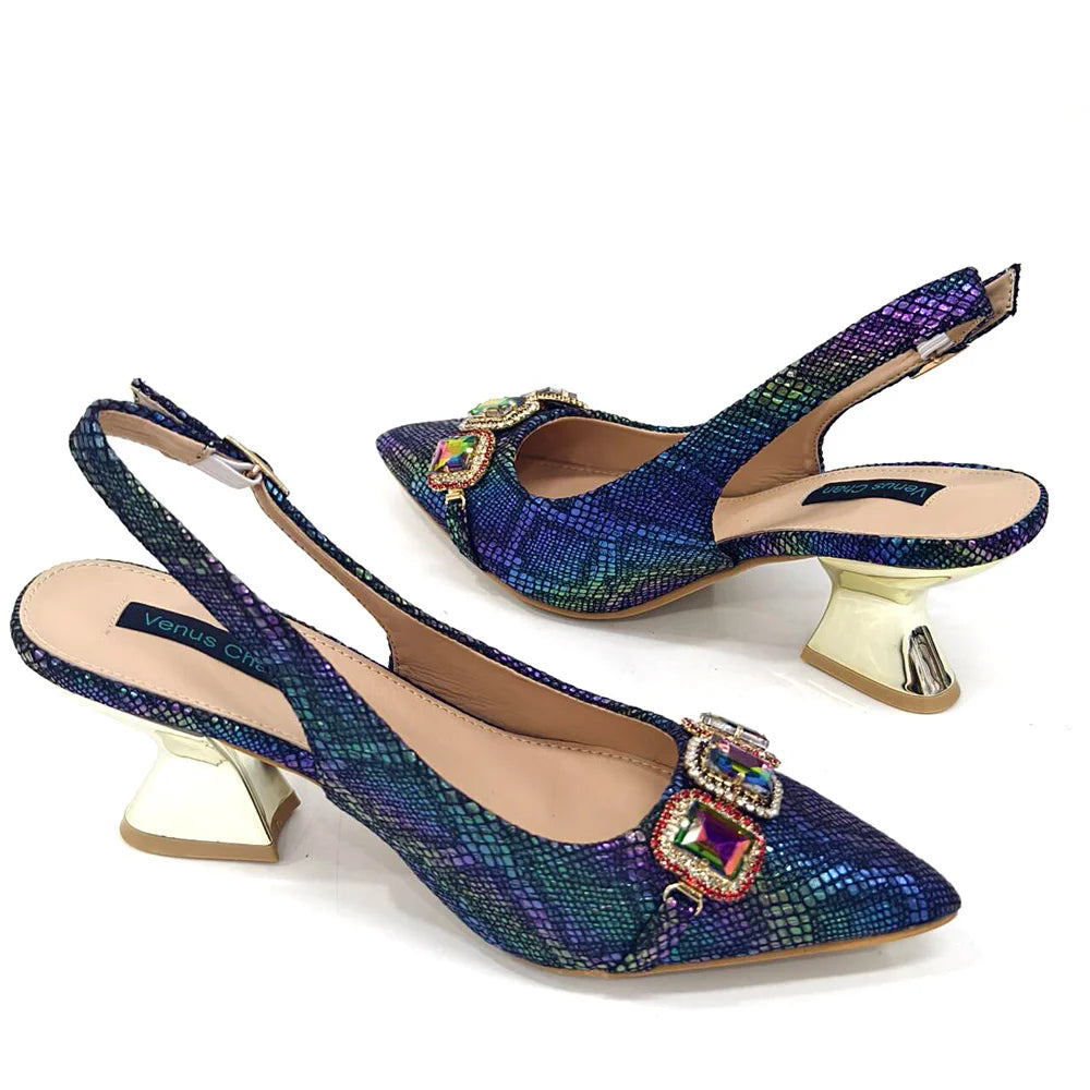 2024 Strass Spitz Zehen High Heels Schuhe und Taschen Set für Damen Hochzeit und Party Elegante Luxusmode in Weinrot