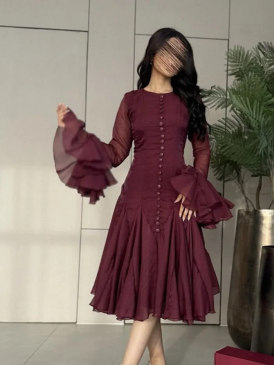 TWOTWINSTYLE Damenkleid Unregelmäßig Gefaltet Patchwork Mode Lang Laternenärmel Tailliertes Minikleid 2024 Neue Kleidung