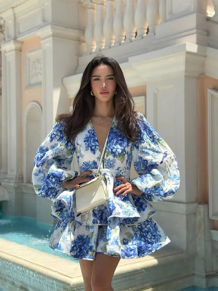 Damen Batik 3D Blumen Tief V-Ausschnitt ausgestellte Ärmel Minikleider Mode Slim Bedruckt Mehrfachfalten Vestidos Neue Damen Urlaubskleidung