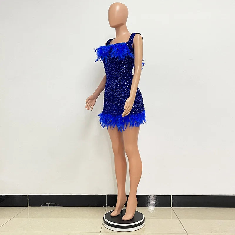 Frühlings- und Sommer-Damenkleidung MINI Kurzes einfarbiges neues Wind-Pailletten-Neckholder-Strandkleid One-Shoulder-Federn Spice G