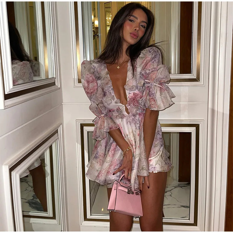 Damen Batik 3D Blumen Tief V-Ausschnitt ausgestellte Ärmel Minikleider Mode Slim Bedruckt Mehrfachfalten Vestidos Neue Damen Urlaubskleidung