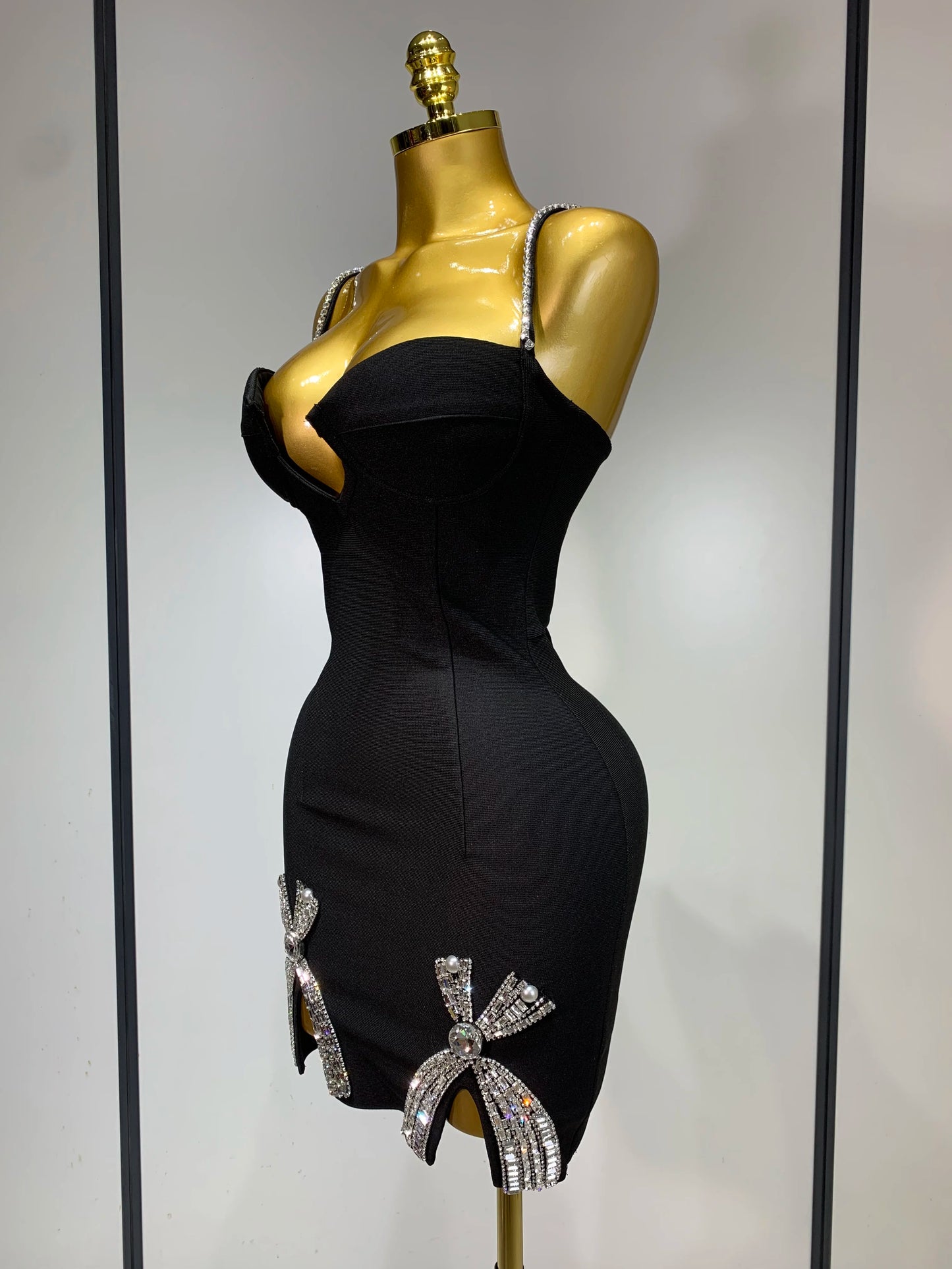 Damen Celebrity Sexy V-Ausschnitt Perlen Schwarz Mini Bodycon Bandage Kleid Luxus 2025 Gestrickte Elegante Abend Club Party Kleider