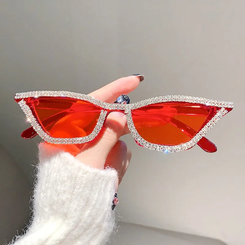 KLASSNUM Luxuriöse Cat-Eye-Sonnenbrille für Damen und Herren, modische Diamant-Dreieck-Marken-Designer-Glitzer-Sonnenbrille UV400 Shades Brille