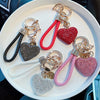 Strass-Diamant, voll besetzter Liebes-Schlüsselanhänger, Lederseil, Kreuzanhänger, herzförmiger Auto-Schlüsselanhänger, exquisite Damenschlüsselanhänger.