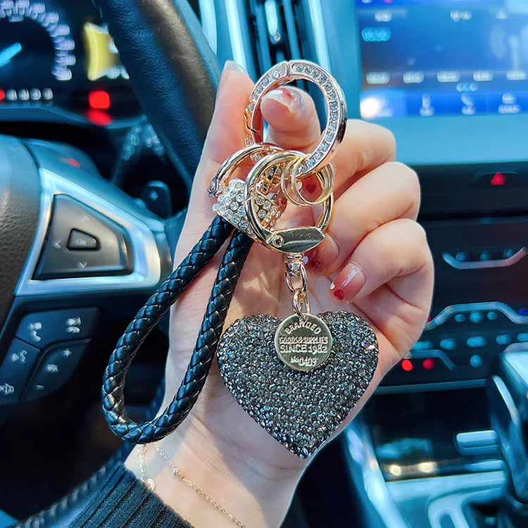 Strass-Diamant, voll besetzter Liebes-Schlüsselanhänger, Lederseil, Kreuzanhänger, herzförmiger Auto-Schlüsselanhänger, exquisite Damenschlüsselanhänger.