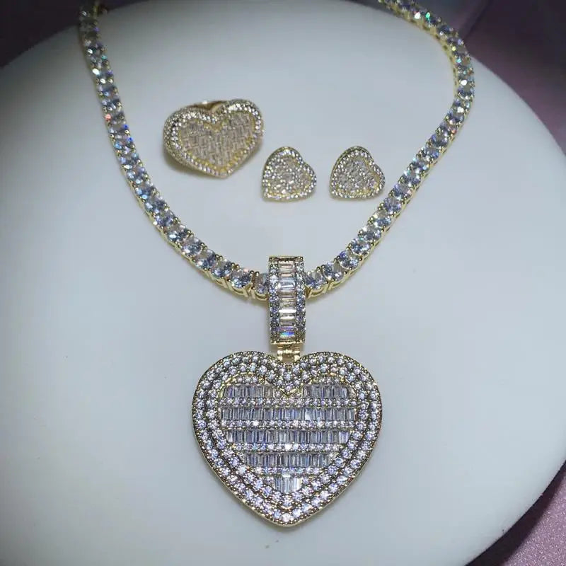 Auf Lager Iced Out Bling Damen Schmuck 5A Weißer Zirkonia Herzanhänger Halskette Mit Tennis Box Chain