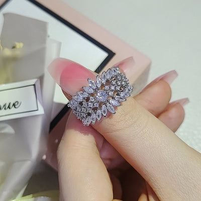2023 New Luxury Flower Engagement Rings for Women Friends Anniversary Gift Jewelry Wholesale Free Shipping Items R7889