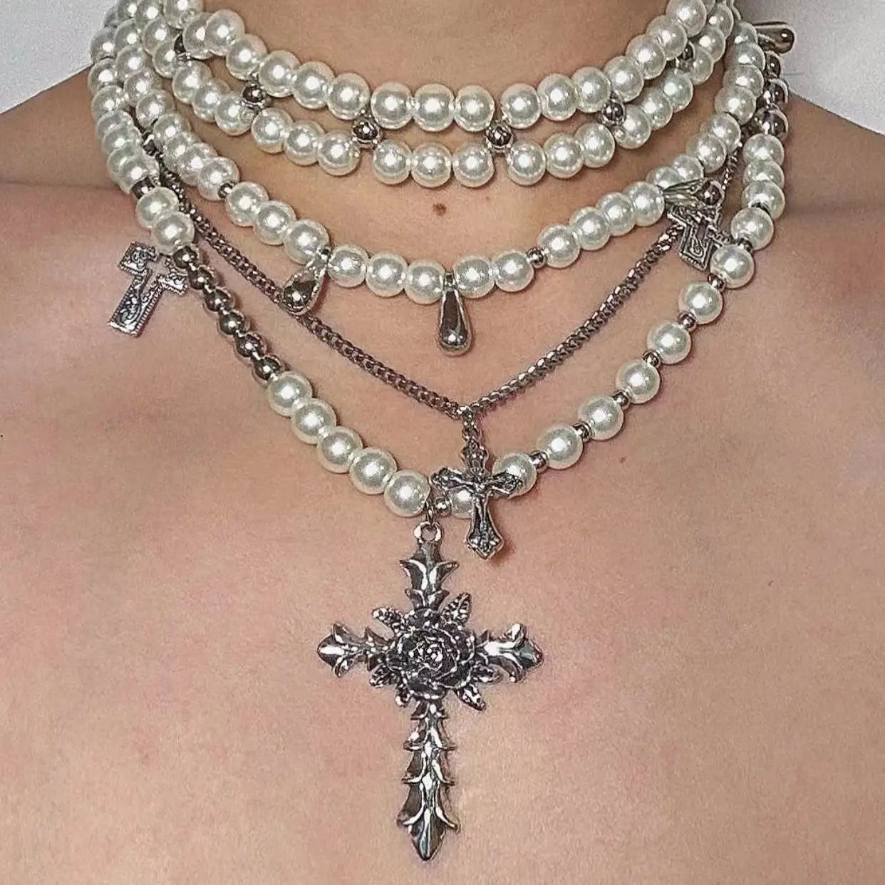Goth Rosenblume Imitation Perlen Kreuz Anhänger Halskette für Frauen Mehrlagige Perlenketten Ästhetischer Vintage Luxus Schmuck