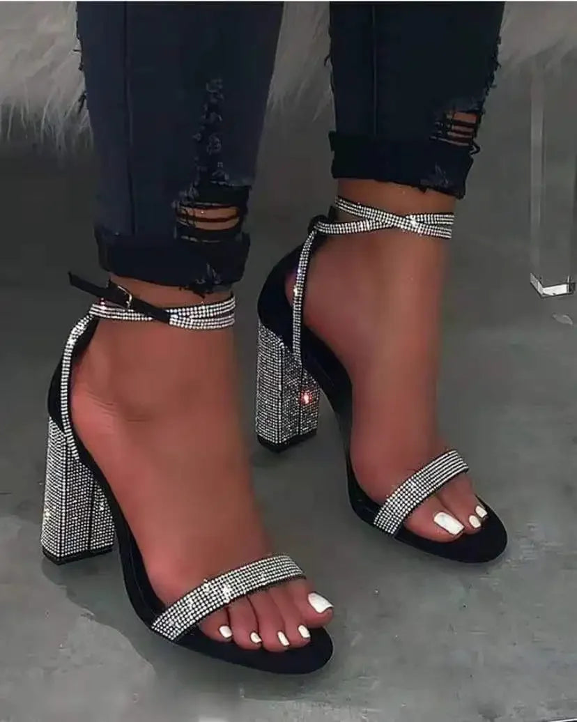 Glänzende goldene Strasssteine Chunky Heels Sandalen Damen Sexy Kreuz Knöchelriemen Silber High Heels Sommer Party Kleiderschuhe Damen Pumps