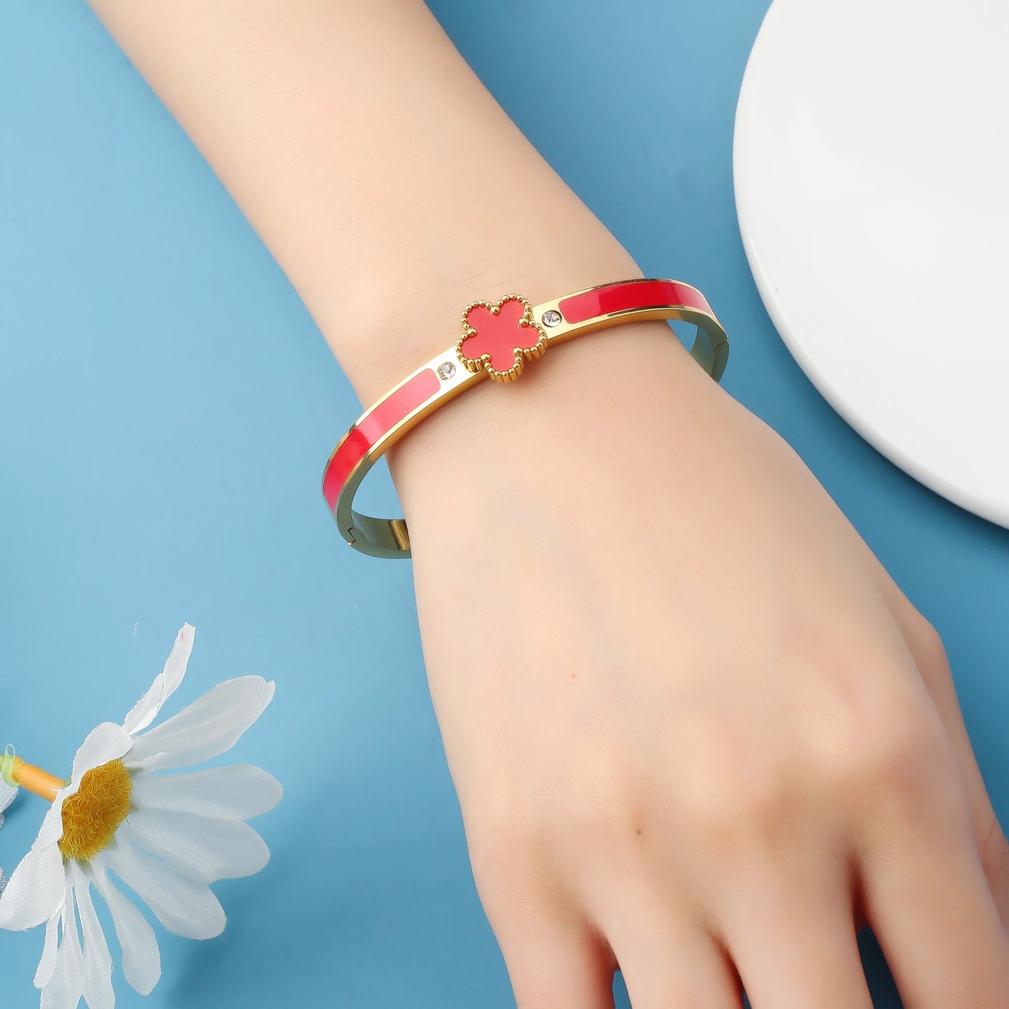 6 Farben Klassisch Luxuriös Edelstahl Fünfblattblume Offener Armreif Schlicht für Damen Mädchen Party Trend Emaille Schmuck Kleeblatt