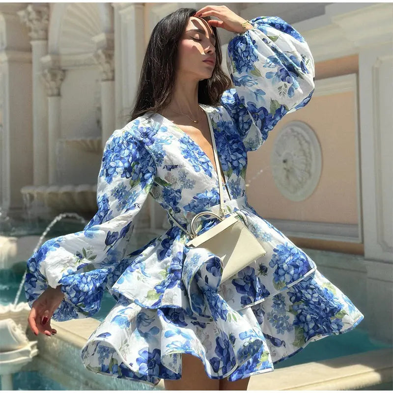 Damen Batik 3D Blumen Tief V-Ausschnitt ausgestellte Ärmel Minikleider Mode Slim Bedruckt Mehrfachfalten Vestidos Neue Damen Urlaubskleidung