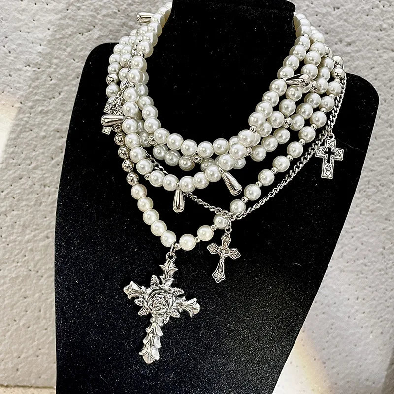 Goth Rosenblume Imitation Perlen Kreuz Anhänger Halskette für Frauen Mehrlagige Perlenketten Ästhetischer Vintage Luxus Schmuck