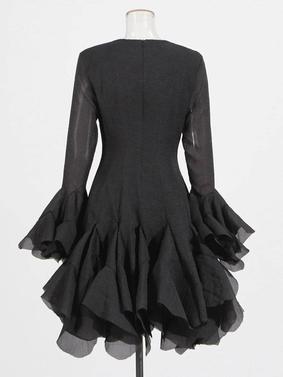 TWOTWINSTYLE Damenkleid Unregelmäßig Gefaltet Patchwork Mode Lang Laternenärmel Tailliertes Minikleid 2024 Neue Kleidung