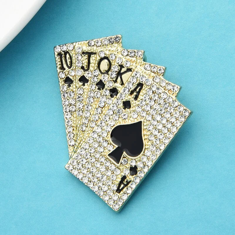 SKEDS Fashion Damen Herren Funkelnde Vollkristall Poker Brosche Anstecknadeln Besonderes Design Unisex Mode Metall Strass Schmuck Geschenk
