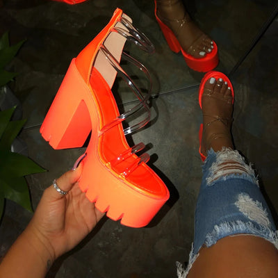 Damen Modische Sandalen mit Absatz Asymmetrisches Transparentes Riemchen Design Dicke Absätze Reißverschluss Wasserdichte Plateau High Heels Sandalen