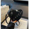 Vintage Y2K Kleine Kettennieten-Umhängetasche Herzförmige Geldbörse Handtasche Rotes PU-Leder Gothic Tote Bag Mode Frauen Umhängetasche