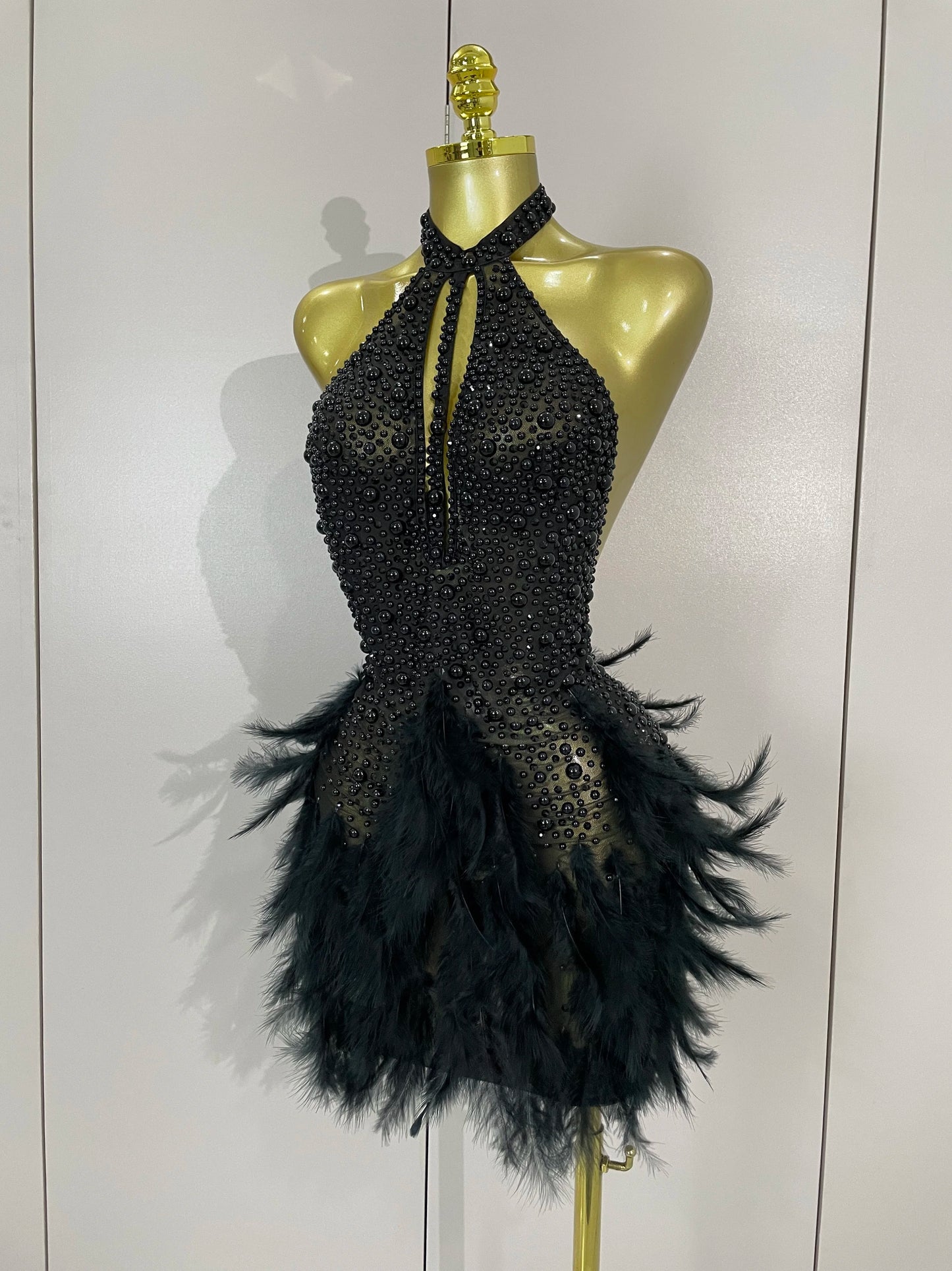 Women Luxury Rhinestones Pearls Feathers Halter Backless Short Dress Women Sexy Celebrate Birthday Dress Nightclub Stage Costume