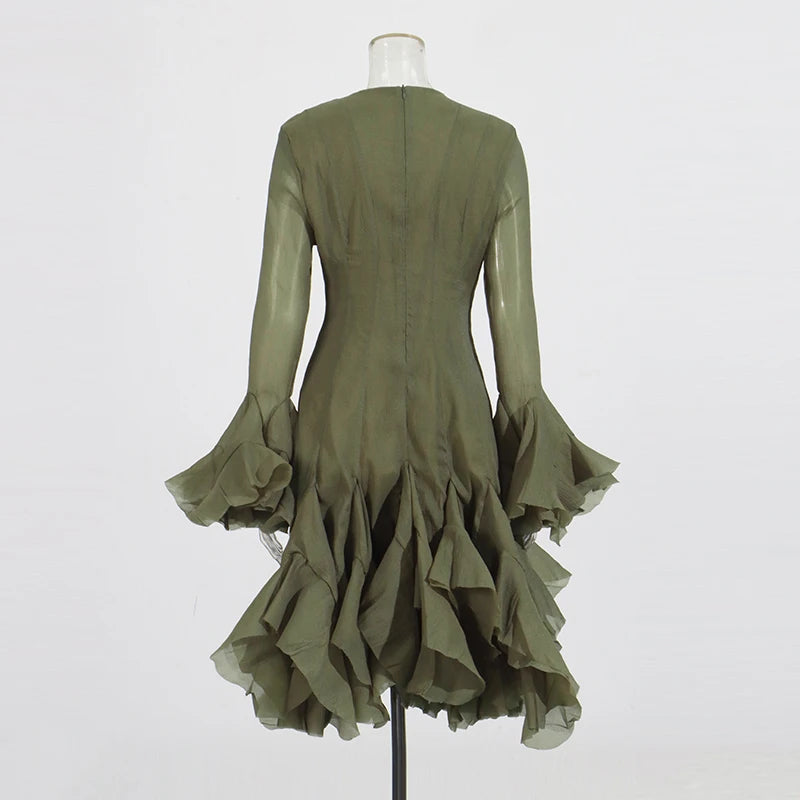 TWOTWINSTYLE Damenkleid Unregelmäßig Gefaltet Patchwork Mode Lang Laternenärmel Tailliertes Minikleid 2024 Neue Kleidung