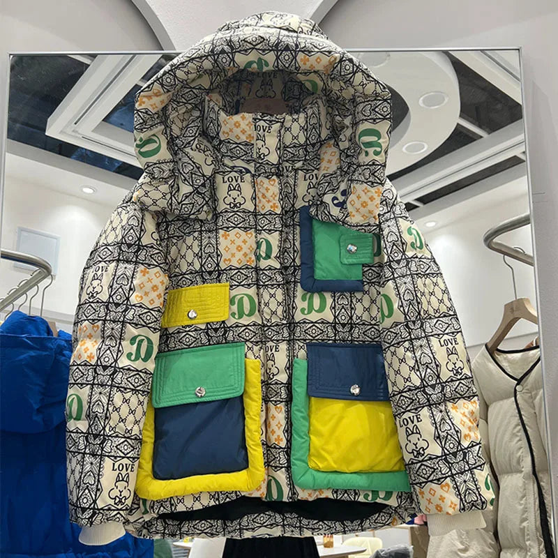 2023 Europäische Station Winter Neue Daunenjacke Damen Warm Mode Kurze Farb-Patchwork Graffiti dicke Weiße Entendaunenjacke