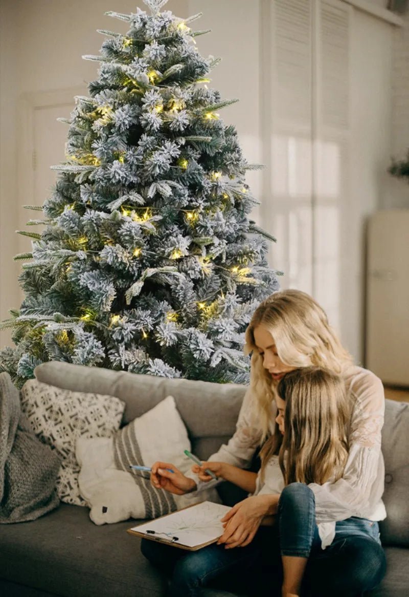 Artificial Christmas Tree PE+PVC Material Snow Spray Fusing Christmas Tree 120cm to 210cm Family Christmas Atmosphere Decoration - MAGUSTA BEAUTY